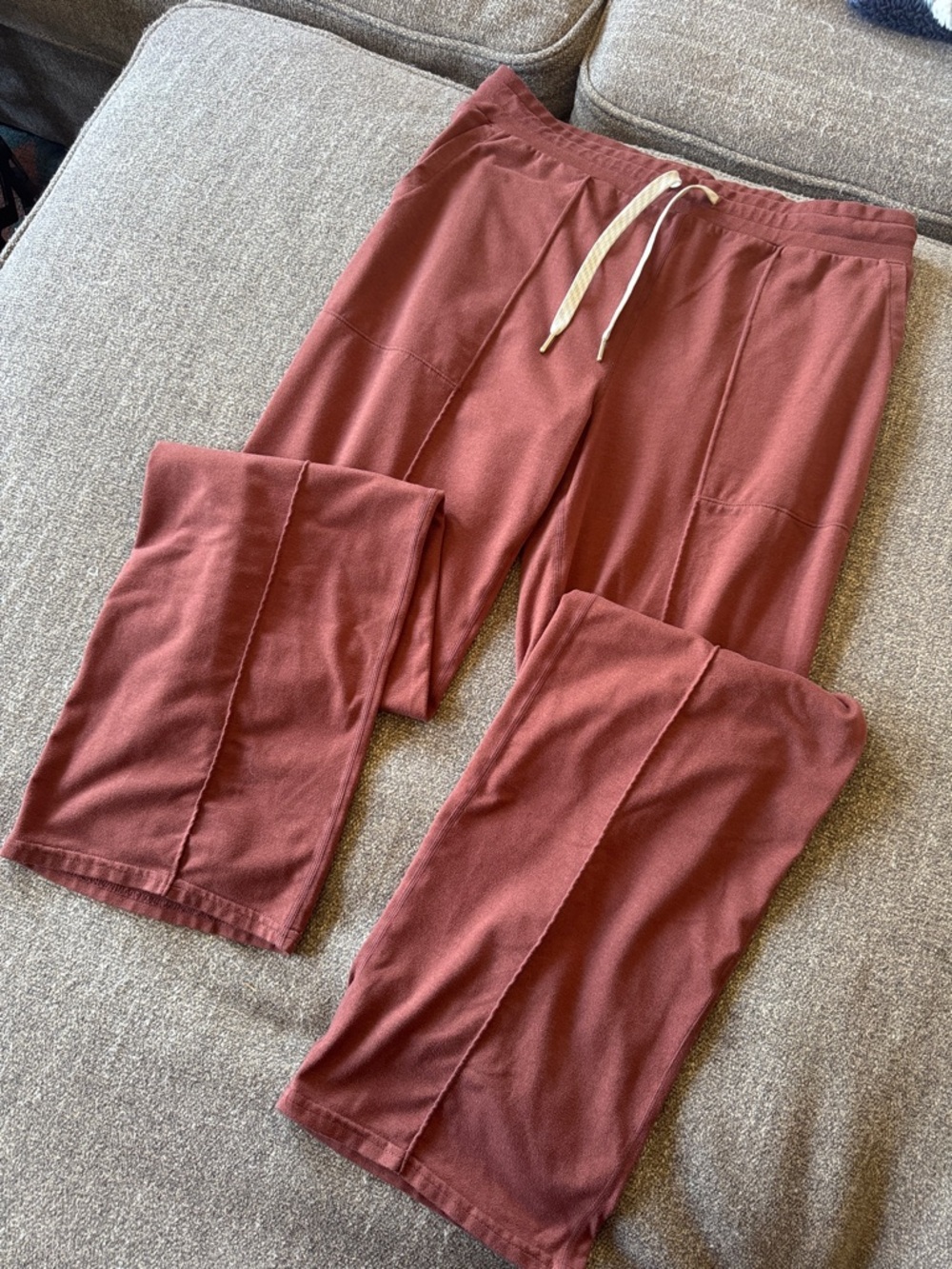 Vuori Women’s Rust Red Drawstring Joggers
